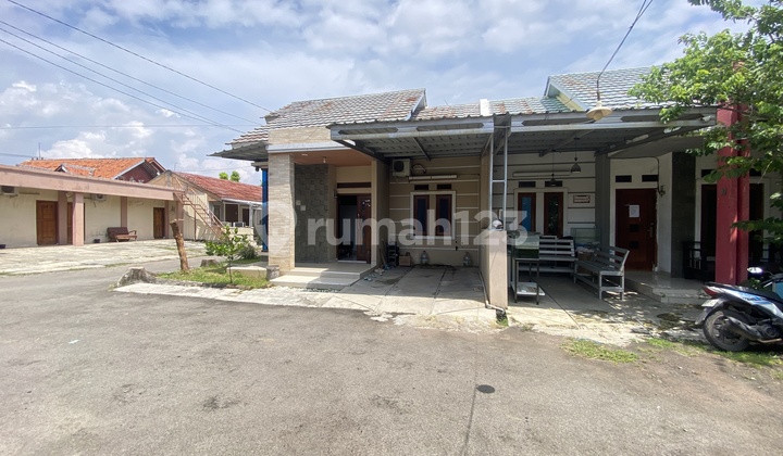 Rumah Kontrakan dan Kos Kosan Dalam Satu Kawasan yang Luas Rumah Kontrakan dan Kos Kosan Dalam Satu Kawasan yang Luas