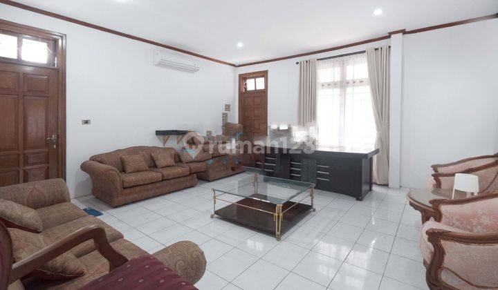 Rumah Hunian Klasik Modern Nyaman di Area Kebayoran Baru 2