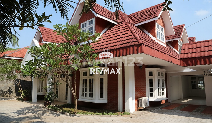 Rumah Klasik Mewah Disewakan di Ampera Raya Jakarta Selatan, LT 800 M² Ada Kolam Renang Rumah Klasik Mewah Disewakan di Ampera Raya Jakarta Selatan, LT 800 M² Ada Kolam Renang