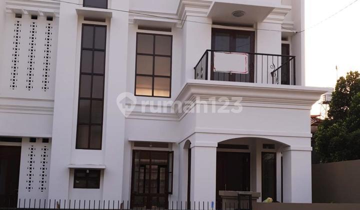 DIJUAL RUMAH CANTIK DI KAWASAN LEBAK BULUS JAKARTA SELATAN