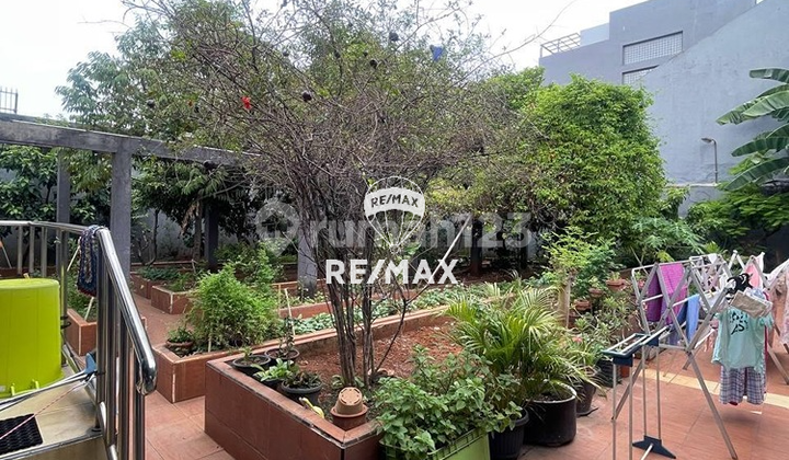 Dijual Rumah Hitung Tanah di Daerah Pondok Indah Jakarta Selatan