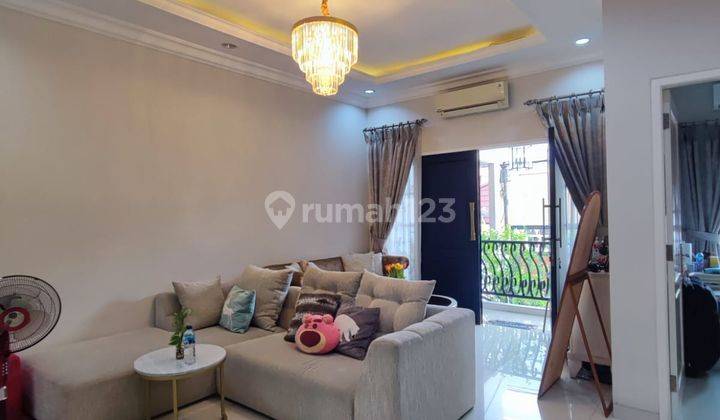 Rumah Gaya Minimalis 2,5 Lantai Furnished Di Jl. H. Niih Selangkah Menuju Ragunan 2