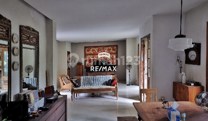 Rumah Artistik 2 Lantai di Bintaro - LT 398 M² LB 240 M², 5 Kt, SHM