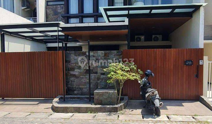 Rumah 2,5 Lantai Surabaya Timur Strategis Di Taman Riviera 1