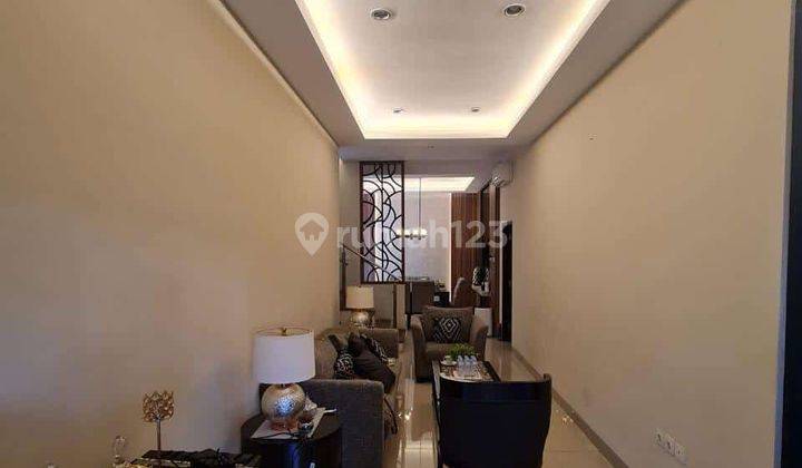 Rumah 2,5 Lantai Surabaya Timur Strategis Di Taman Riviera 2