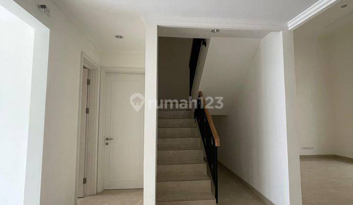 Dijual Rumah Mewah High Ceiling Lakehome British Classic Lavon  2