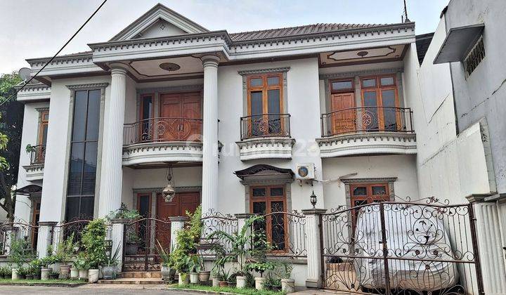 Rumah 2 Lantai Full Furnished Lokasi Strategis di Taman Kenari Jagorawi 1