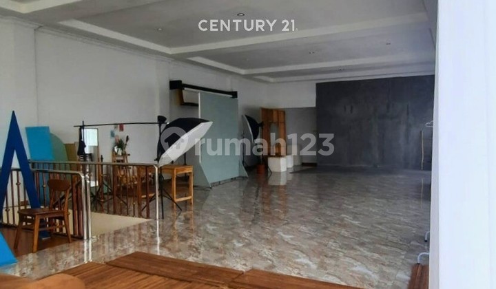 Hunian Dan Ruang Usaha Pinggir Jalan Raya Di Maguwoharjo 2