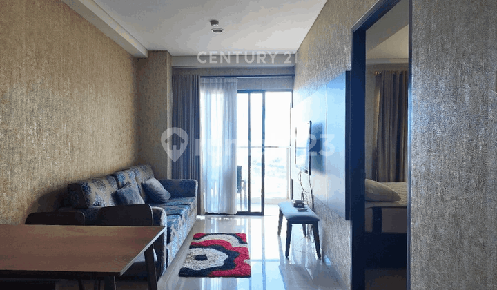 ruang tamu apartemen full furnish view perkotaan