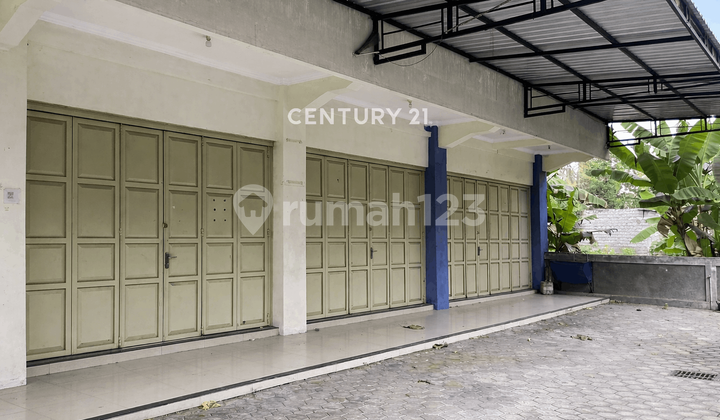 2-Storey Shop House Ideal for Business Only 1 KM to Wates Road 2