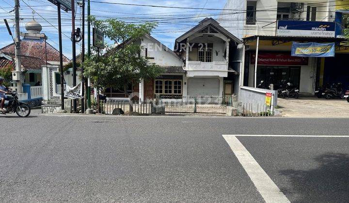 Rumah Dekat Alun Alun Di Jalan Utama Kota Wonosari Gunung Kidul 1