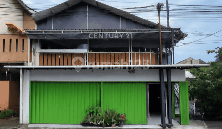 For Sale at Affordable Price, Strategic Location House and Boarding Near Amikom Campus, 2-Story Corner Lot, Suitable for All Types of Business in Market Area