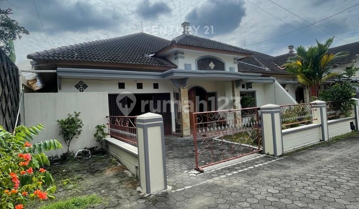 4-Bedroom House in Condongcatur Residential Area Near Hospital 1