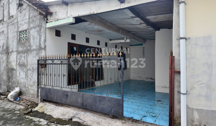 4-Bedroom House in Condongcatur Near UGM Campus 4-Bedroom House in Condongcatur Near UGM Campus