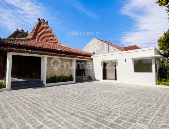 CR Villa with a Pendopo and a Swimming Pool Near Prambanan Temple