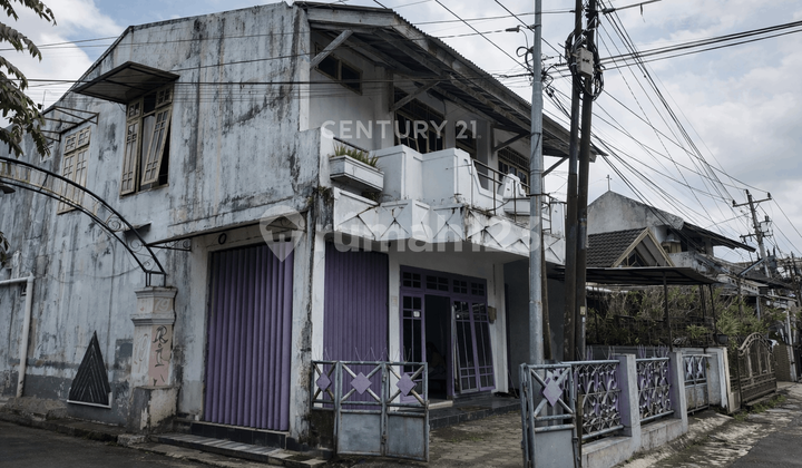 Rumah 2 Lantai dengan 5 Kamar Tidur Dekat Kampus Amikom Jogja 2