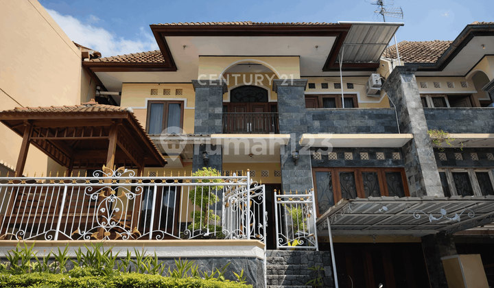 Furnished 2-Story House Inside Housing Complex Near Maguwoharjo Stadium Furnished 2-Story House Inside Housing Complex Near Maguwoharjo Stadium