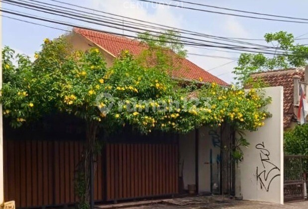 Rumah Dekat Pakuwon Mall & Hotel Lafayette - Lokasi Super Nyaman dan Bergengsi