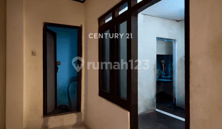 6BR Semi-Furnished House on Godean Street Near Yogyakarta Land Institute Campus