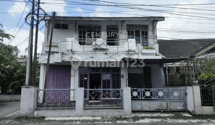 Rumah 2 Lantai dengan 5 Kamar Tidur Dekat Kampus Amikom Jogja 1