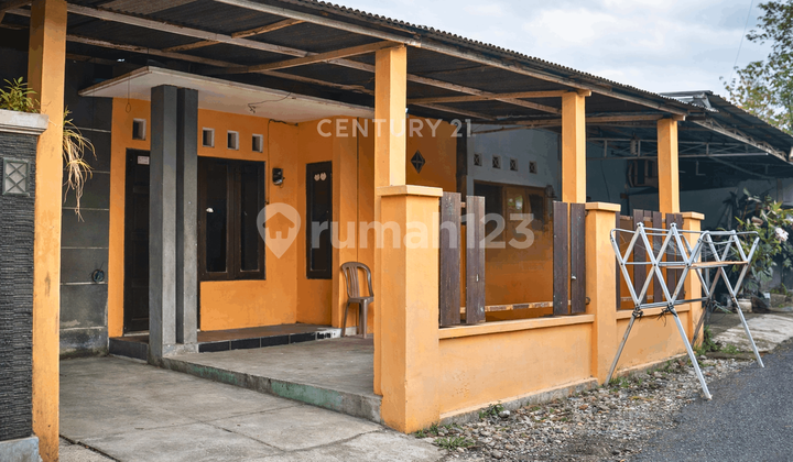 3-Bedroom House in Pleret Bantul Near the Market, Suitable for Living 3-Bedroom House in Pleret Bantul Near the Market, Suitable for Living