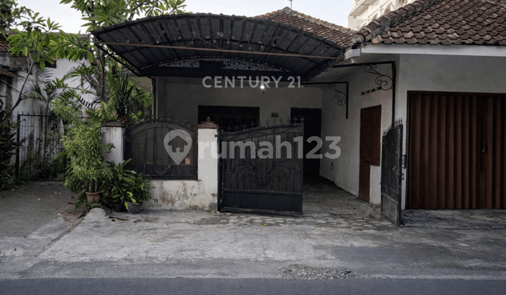 7-bedroom house in Mlati near UGM campus, suitable for boarding. 7-bedroom house in Mlati near UGM campus, suitable for boarding.