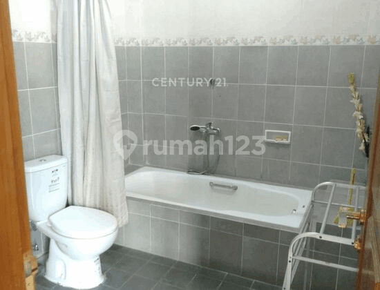 kamar mandi rumah nyaman asri perum kemala