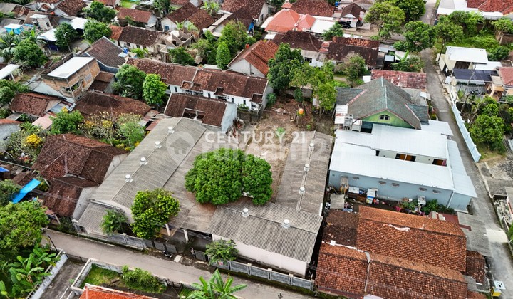 Peluang Investasi! Tanah + Bangunan Strategis Di Wedomartani, Dekat Stadion Maguwoharjo!" Peluang Investasi! Tanah + Bangunan Strategis Di Wedomartani, Dekat Stadion Maguwoharjo!"