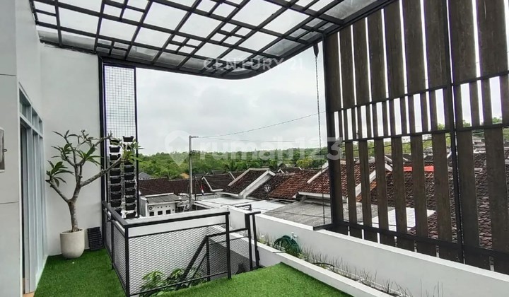 4-Storey Office House in Guwosari, Next to UIN Jogja Campus 2 2
