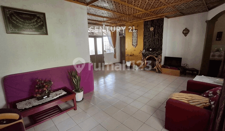 Rumah 2 Lantai + Paviliun Luas, Garasi 3 Mobil - Lokasi Strategis Bandung Barat