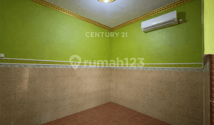 House Near UAD Maguwoharjo Hospital Ideal for Office Business 2