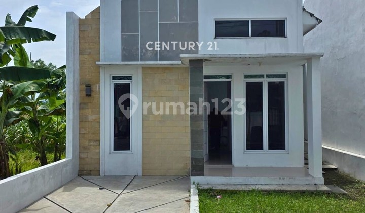Ready-to-Occupy House 160M Near Prambanan Toll Exit
