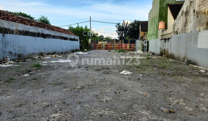 Wide Land 17m Frontage in Jombor Area, Only 800 M to Jogja City Mall