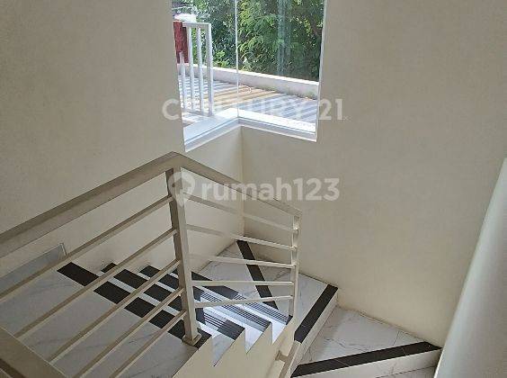 Dijual Rumah 2 Lantai 3 Kamar Cocok Untuk Guesthouse 2