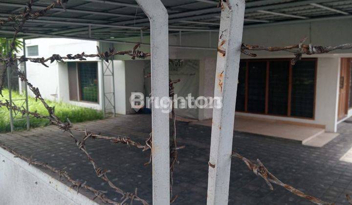 RUMAH / GUDANG DI LOKASI DI JALAN UTAMA AKSES TRUK 2