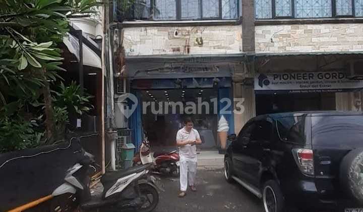 Rumah Strategis di Jalan Gunung Agung