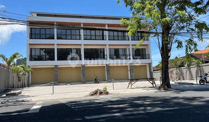 3-Storey Strategic Shop House in Kuta