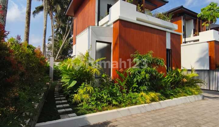 MODERN BALINESE VILLA – 2.5 STORY WITH ROOFTOP