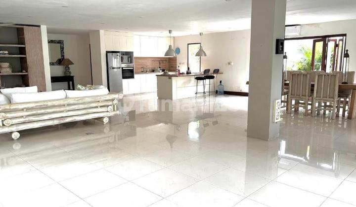 Luxury Fully Furnished Villa for Rent in a Strategic Location