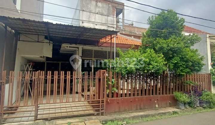 Dijual Rumah Tua Hitung Tanah di Duri Kepa 150M2 Kebun Jeruk Jakbar