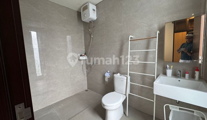 Rumah 2 Lantai Siap Huni Fully Furnished Dalam Perumahan dengan Fasilitas Lengkap 2