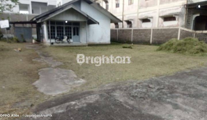 LAHAN LUAS DENGAN RUMAH LAMA PUSAT KOTA LINGKUNGAN KAMPUS UNTAN PONTIANAK