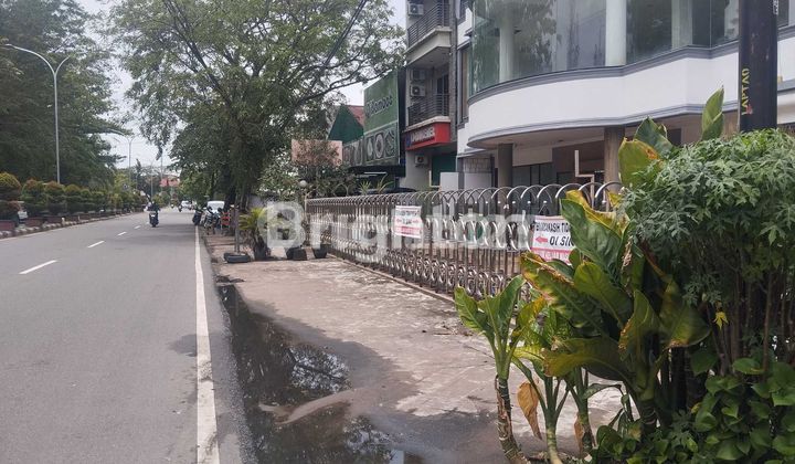 3 STORY BUILDING, LARGE AREA, DOWNTOWN PONTIANAK, IN FRONT OF WEST KALIMANTAN GOVERNOR'S OFFICIAL RESIDENCE. 2