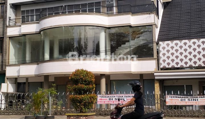 BANGUNAN 3 LT LUAS PUSAT KOTA PONTIANAK DEPAN RUMAH DINAS GUBERNUR KALBAR