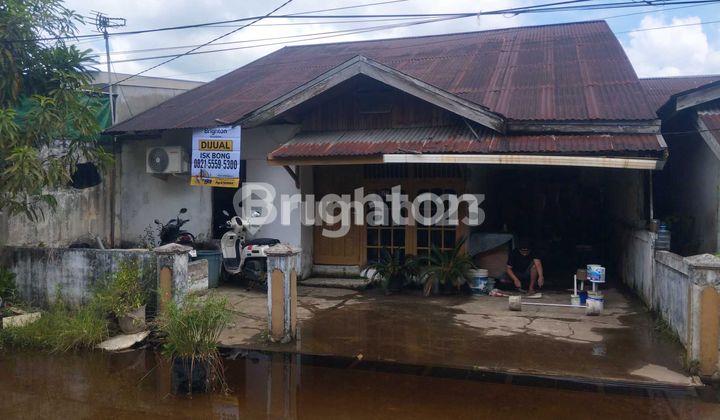 RUMAH DALAM KOMPLEK PERUMAHAN COCOK UNTUK KOSTAN KUBU RAYA KALBAR 1