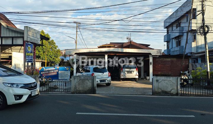 RUMAH FULLY FURNISHED PINGGIR JALAN RAYA DENGAN HALAMAN LUAS PONTIANAK