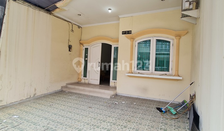 For Sale/Rent House in Kelapa Gading, 4 Bedrooms +1 Bathroom, Flood-Free, Well-Maintained with Minimal Renovation Needed, 3 Floors, SHM (Certificate), North Jakarta