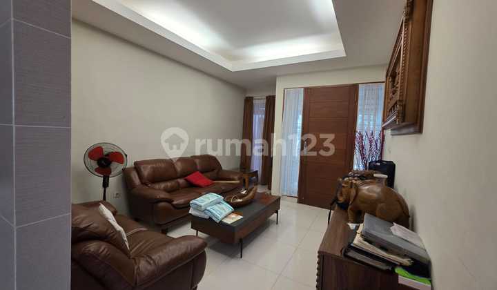 Dijual Rumah Bagus 2 Lantai Taman Beringin Golf Lippo Karawaci, Ada Kolam Renang Swimming Pool, Shm, Lokasi Adem ********