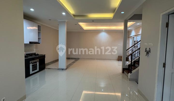 Disewakan Rumah 2 Lantai Bsd De Latinos, Semi Furnished, Siap Huni 1