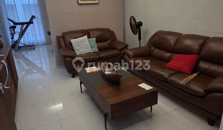 For Sale: Nice 2-Story House in Taman Beringin Golf Lippo Karawaci, Has Swimming Pool, SHM, Cool and Serene Location. 2